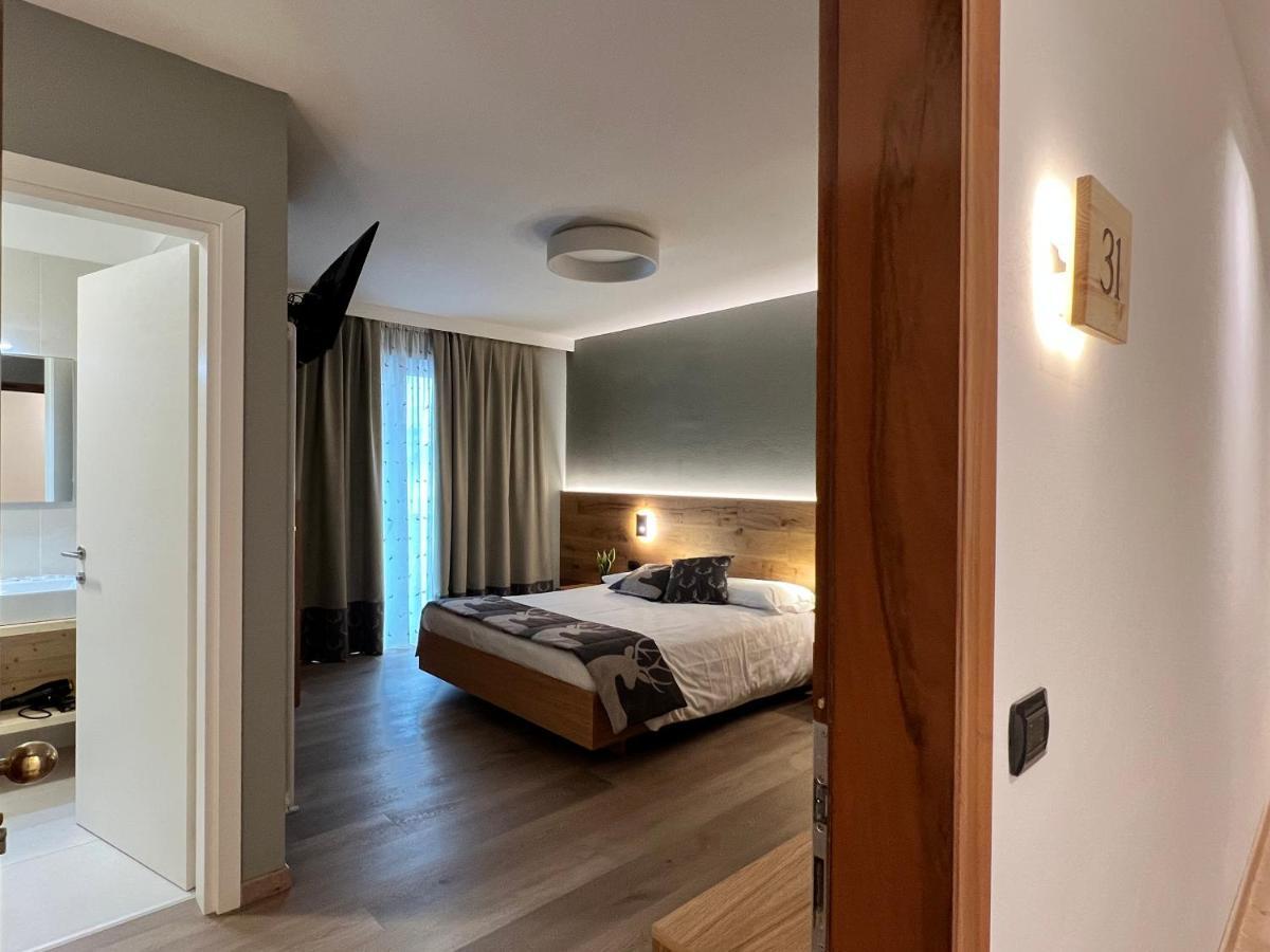 Family Hotel La Perla Fiera Di Primiero Buitenkant foto