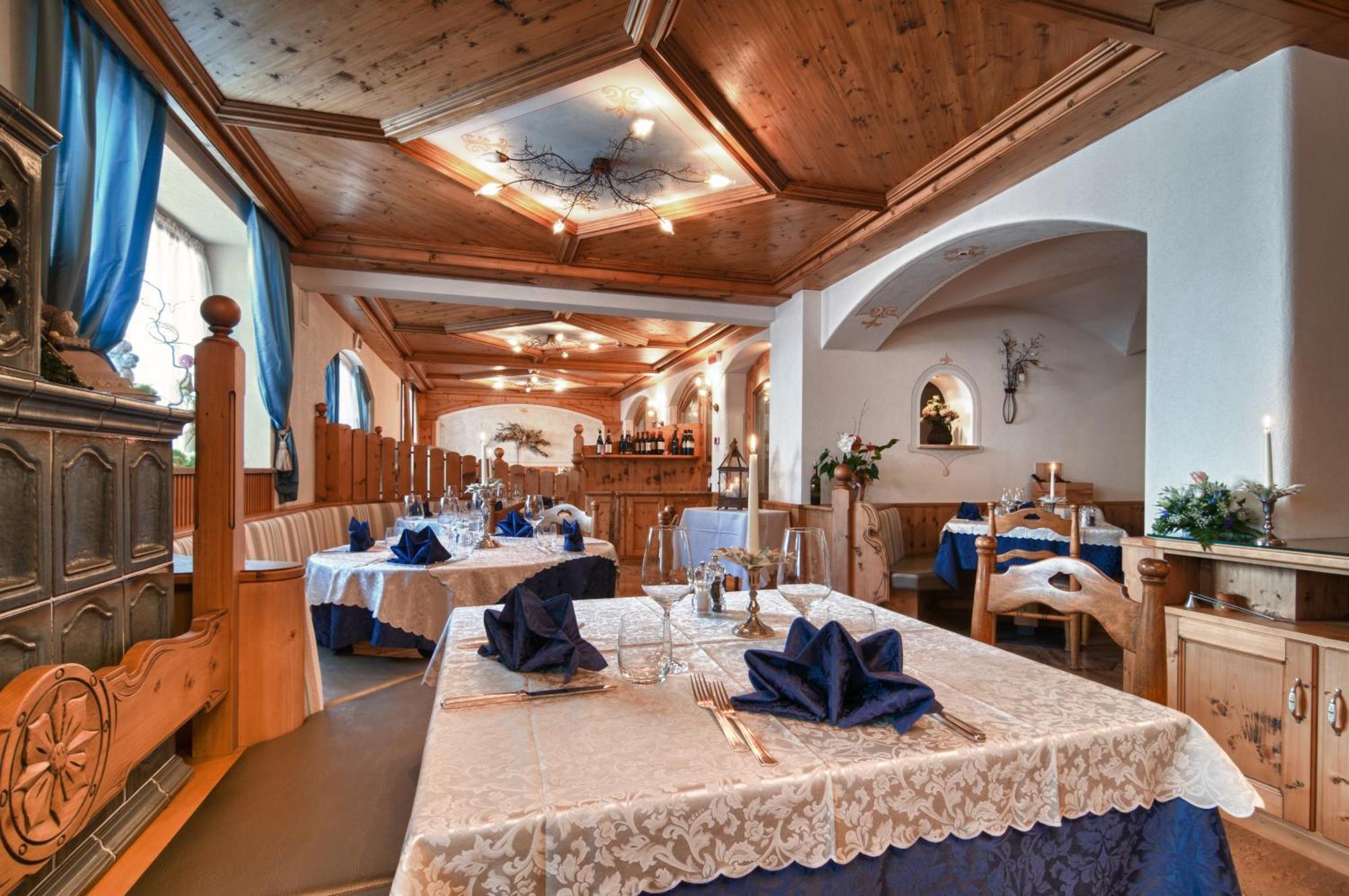 Family Hotel La Perla Fiera Di Primiero Buitenkant foto