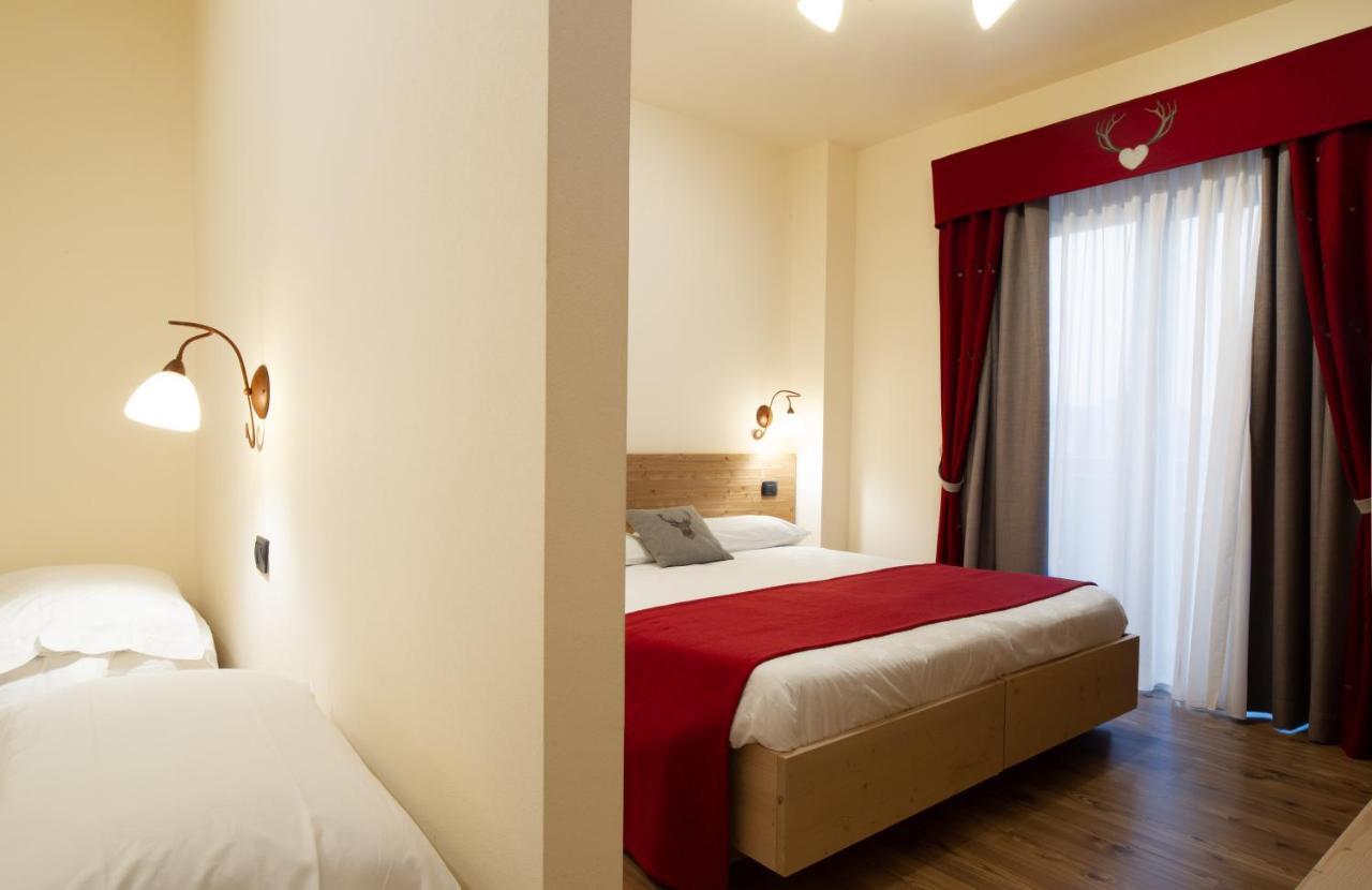 Family Hotel La Perla Fiera Di Primiero Buitenkant foto